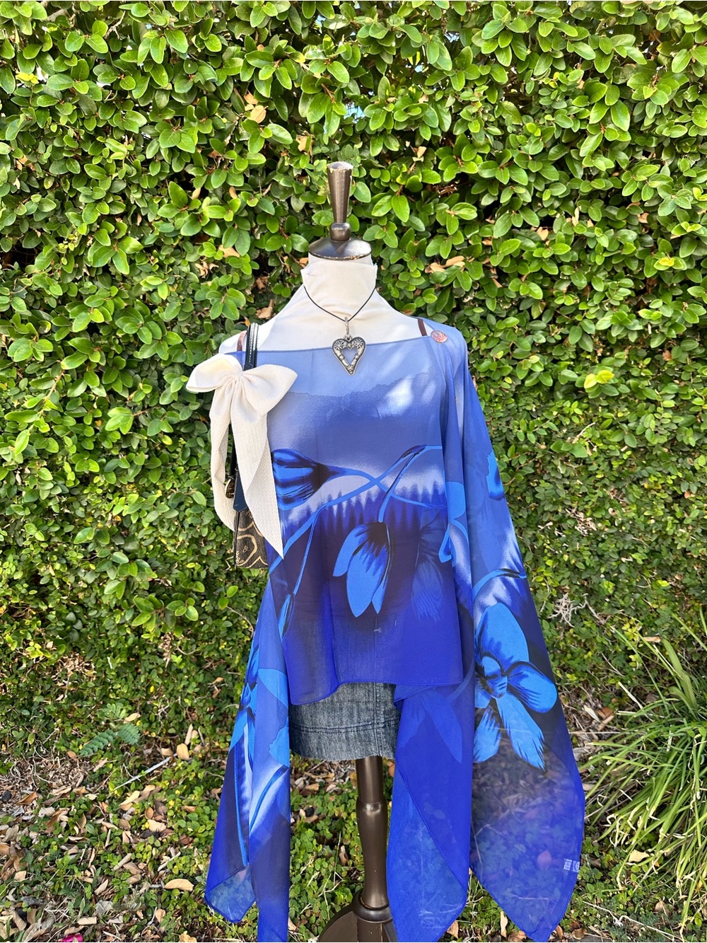 ✨Vibrant Blue Floral poncho top
